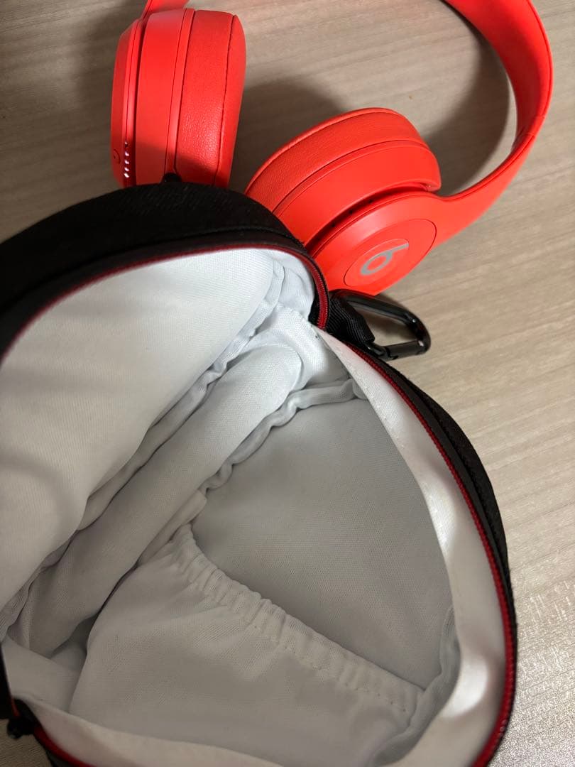 【付属品揃ってます】美品　Beats Solo3ワイヤレスヘッドホン レッド