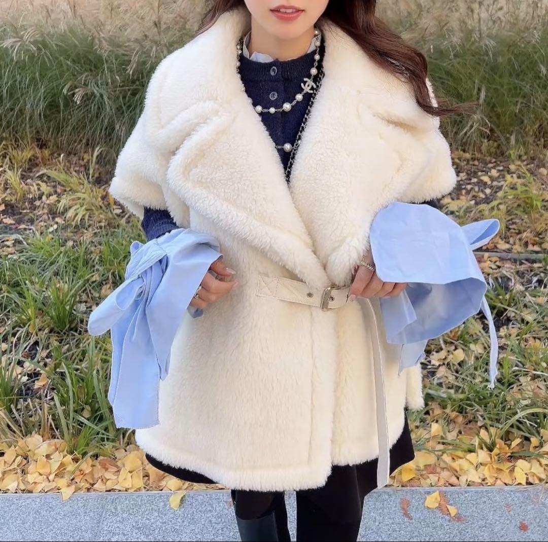 Mブローチ付き　テディベアケープ　ポンチョ