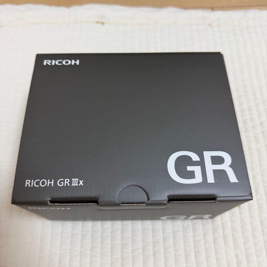 「室内試し撮りのみ」　RICOH GX III