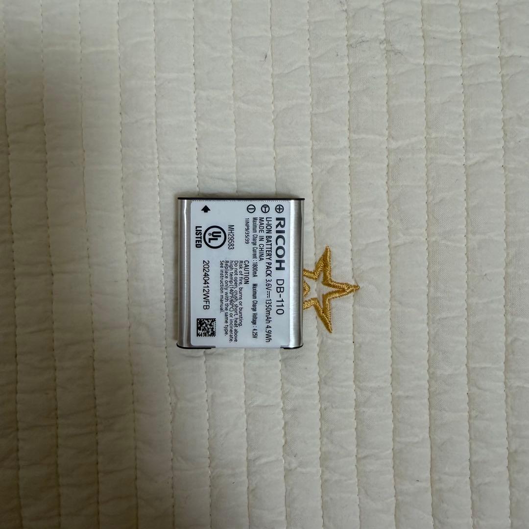 「室内試し撮りのみ」　RICOH GX III