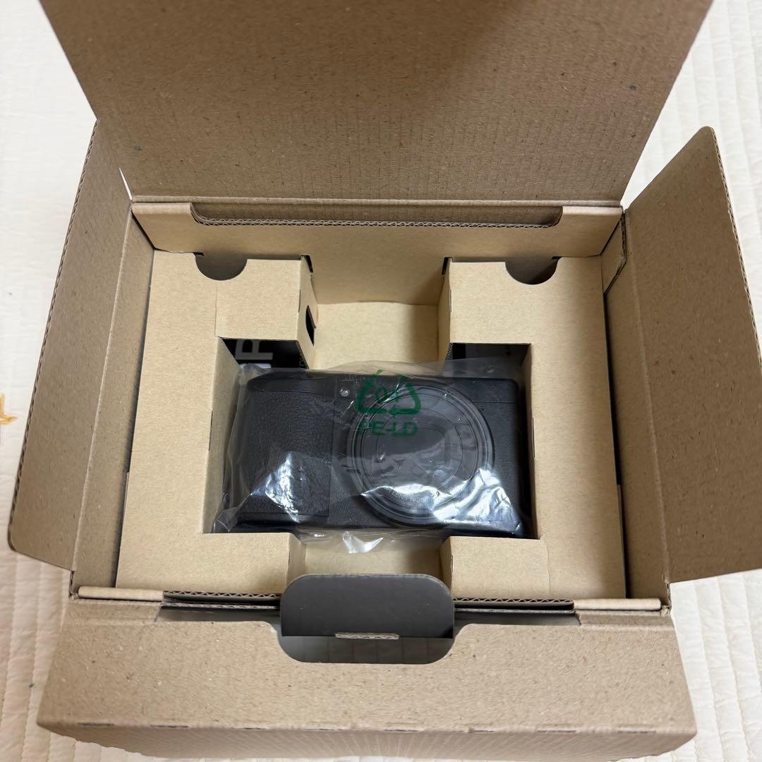 「室内試し撮りのみ」　RICOH GX III