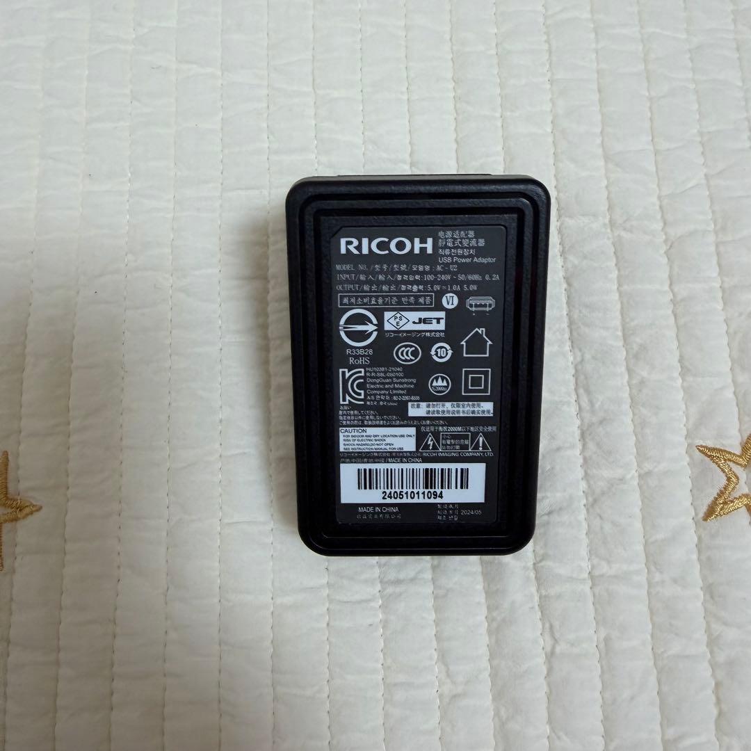 「室内試し撮りのみ」　RICOH GX III