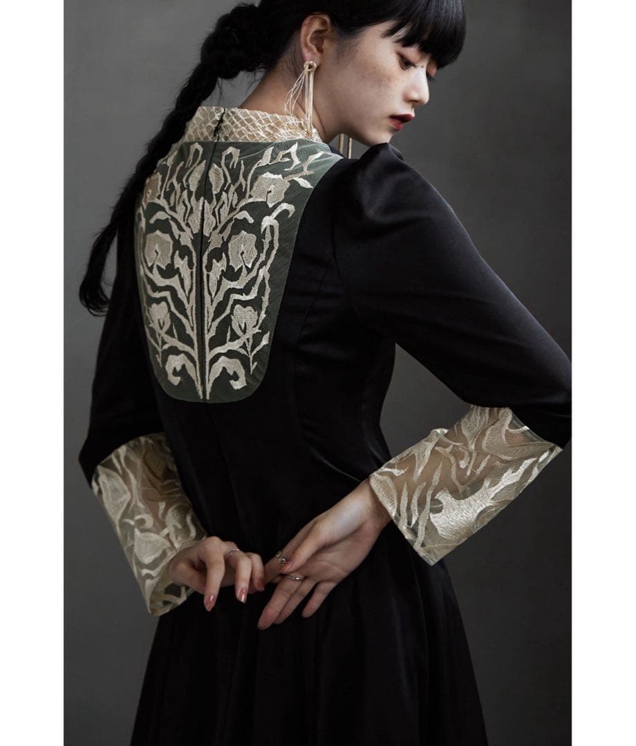 刺繍入りブラックオケージョンドレス