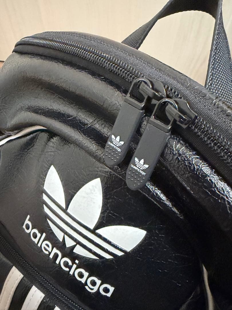 アディダス　バレンシアガ　リュック　美品