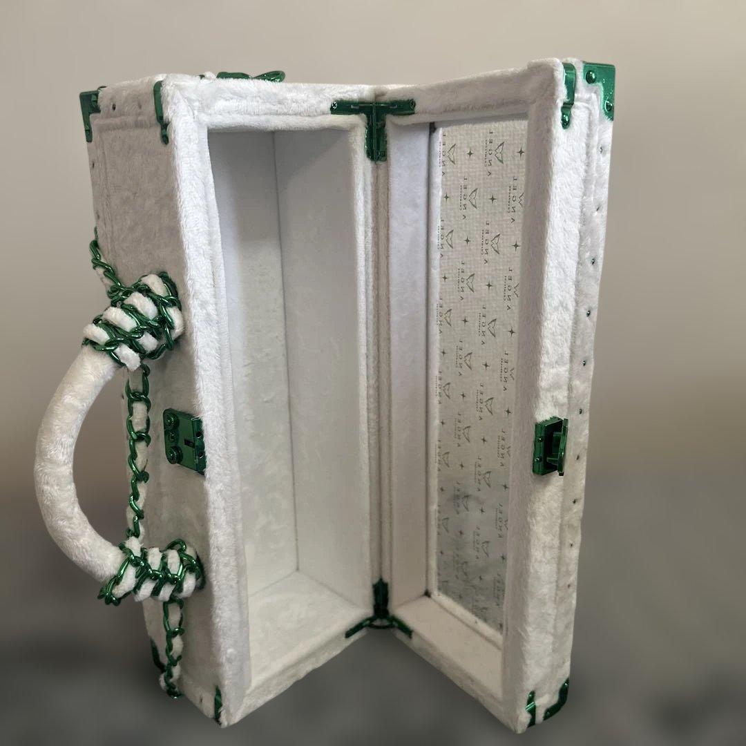 エンジェルシャンパンクリスマスホリデー限定 空き瓶　空箱　チェーン鍵付き　ファー