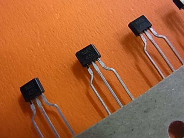 RT1N434S-T112 500個 イサハヤ電子　抵抗入りトランジスタ