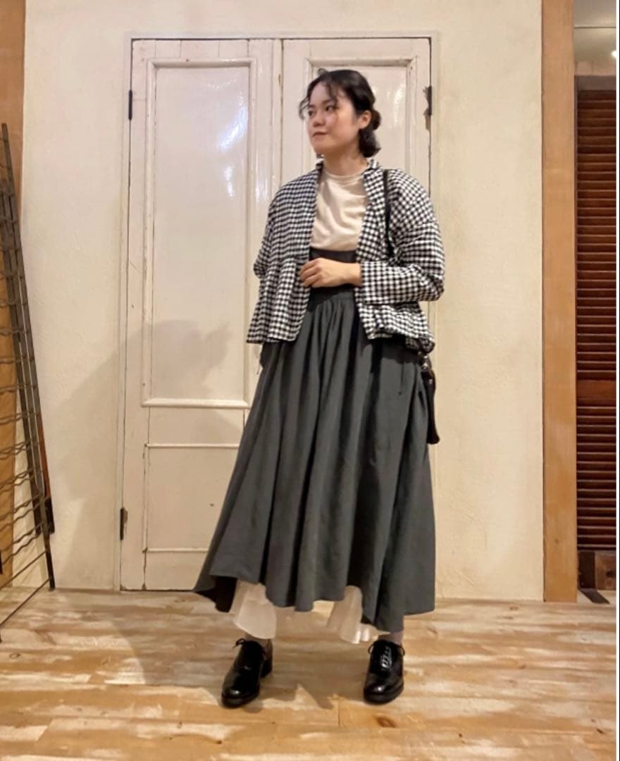 ネストローブ　シルクリネンエプロンワンピース　インクブラック