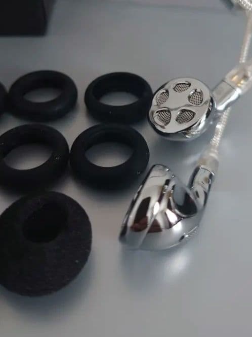 TRN Seahorse Pro イントラコンカ イヤホン　フラグシップ