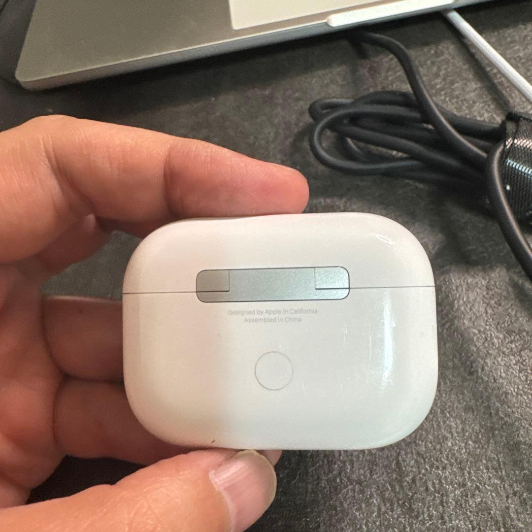 【ほぼ未使用美品】AirPods本体 ホワイト 充電ケース付