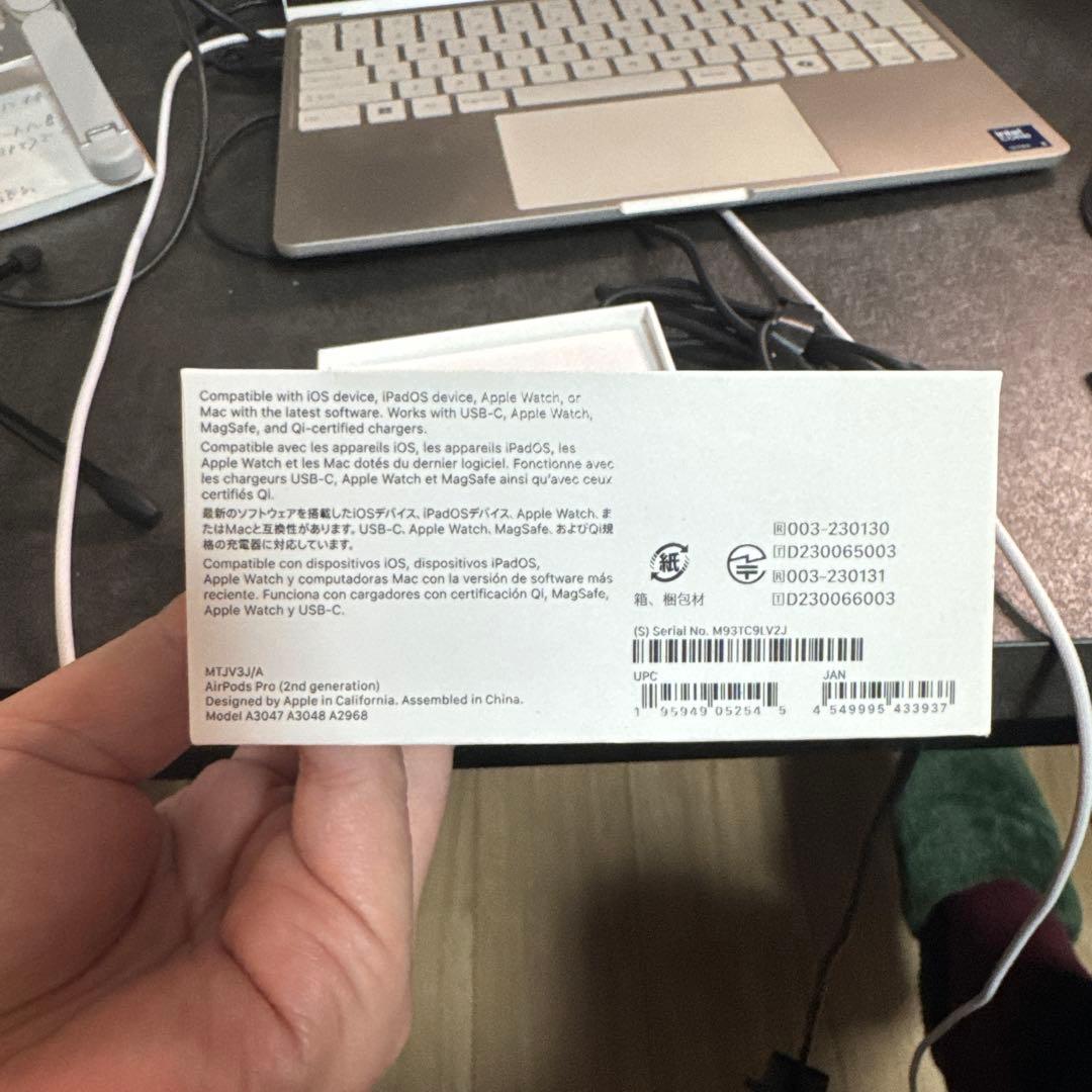 【ほぼ未使用美品】AirPods本体 ホワイト 充電ケース付