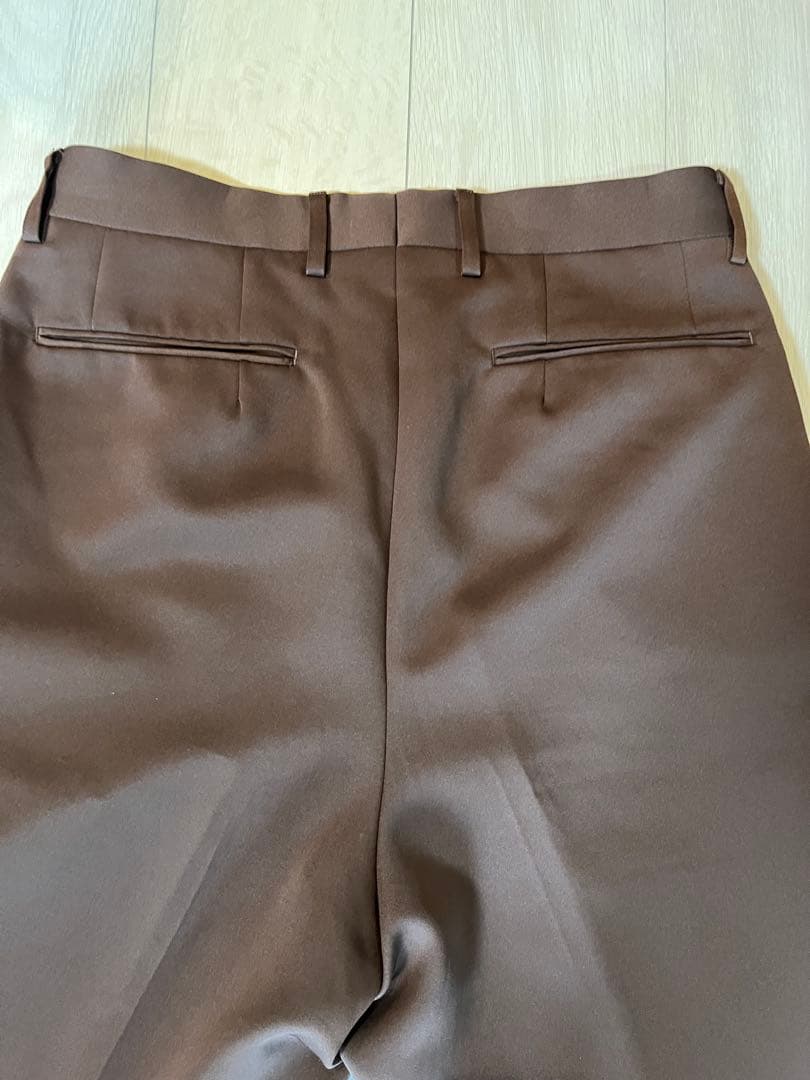 NEAT ブラウン プリーツスラックス