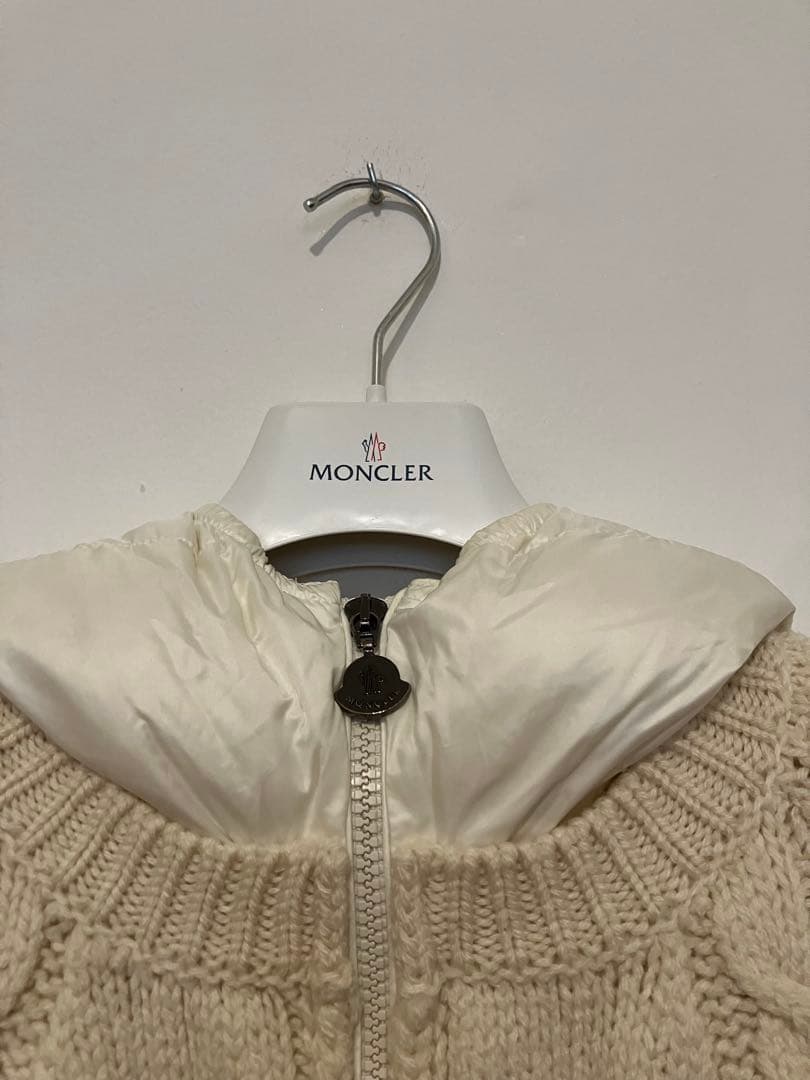 Moncler モンクレール　フードつきニットとダウンのコンビカーディガン