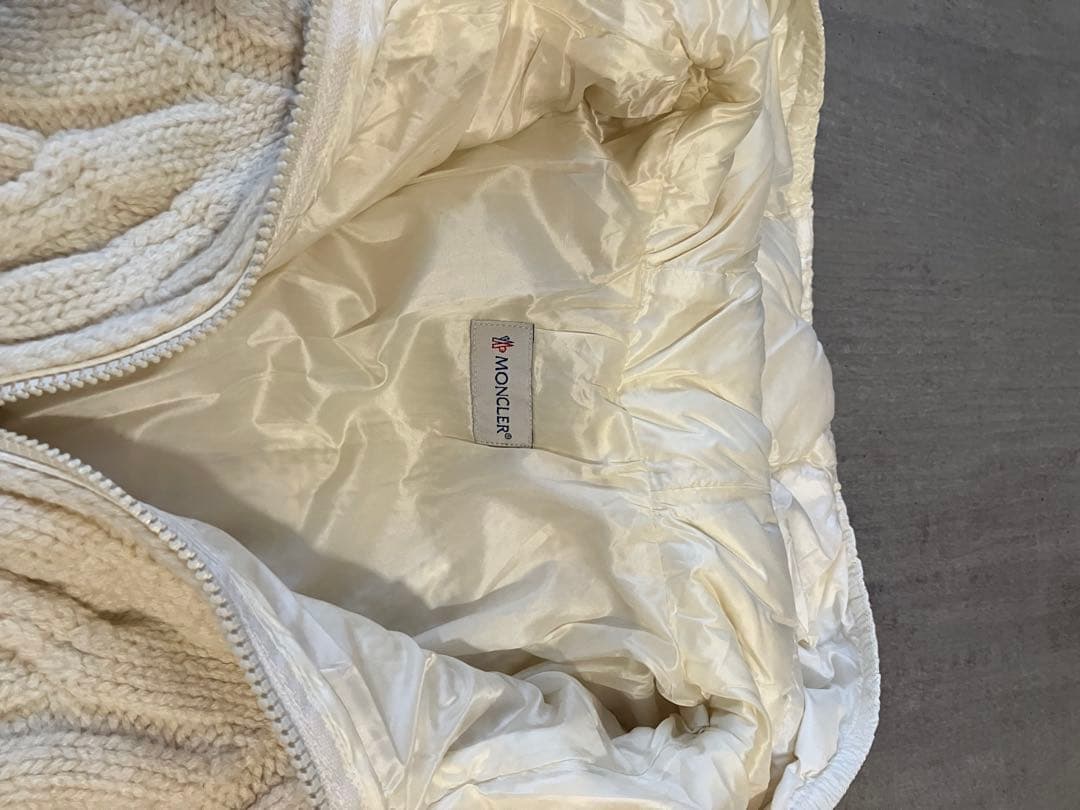 Moncler モンクレール　フードつきニットとダウンのコンビカーディガン