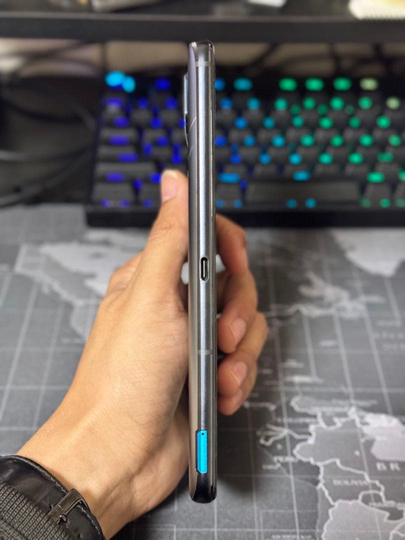 実品ASUS ROG Phone 6D 256GB 12GB RAM