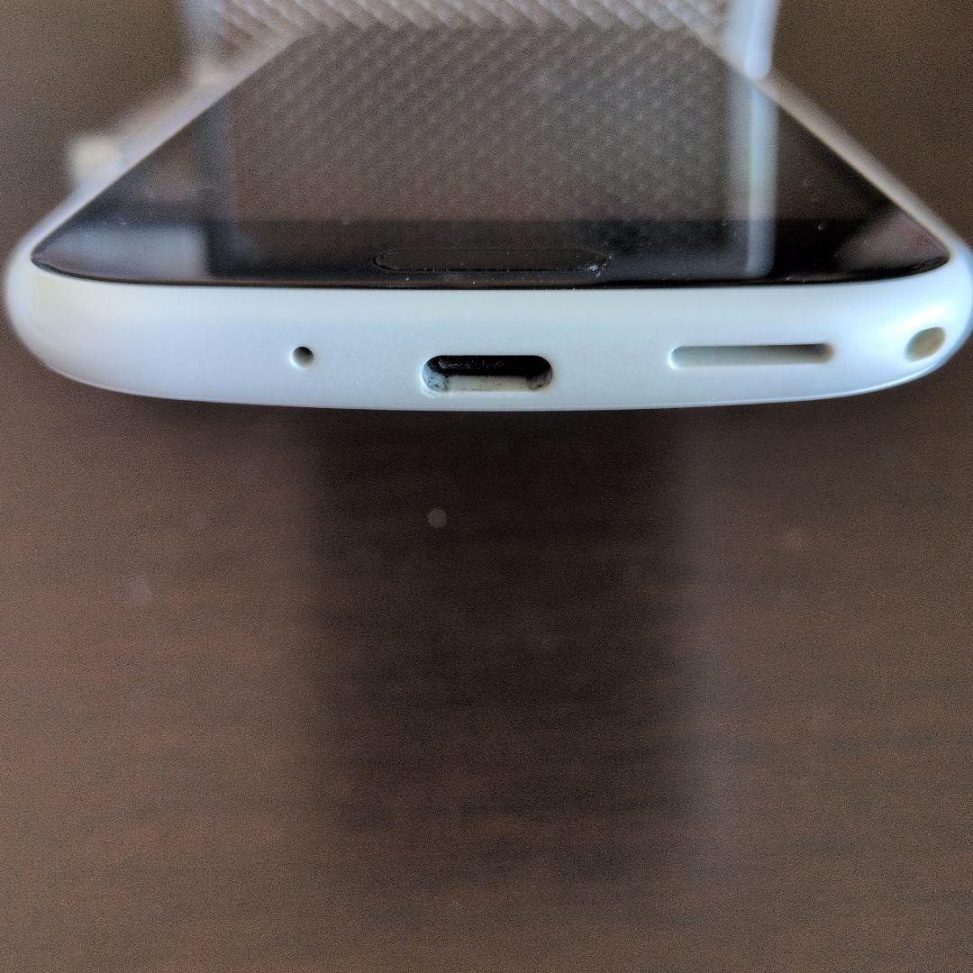 docomo らくらくスマートフォン F-52B 本体