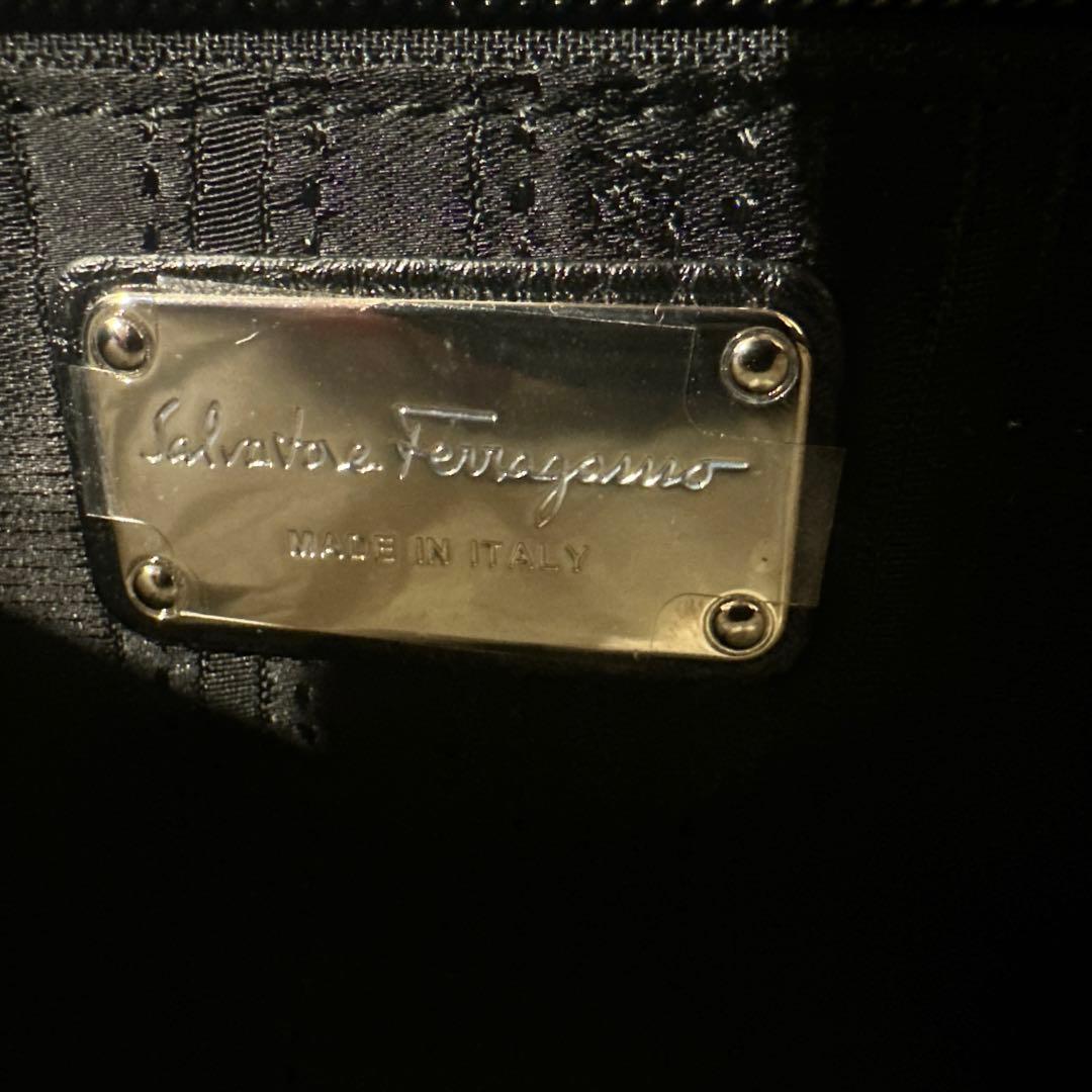 フェラガモ　ハンドバッグ（しま）