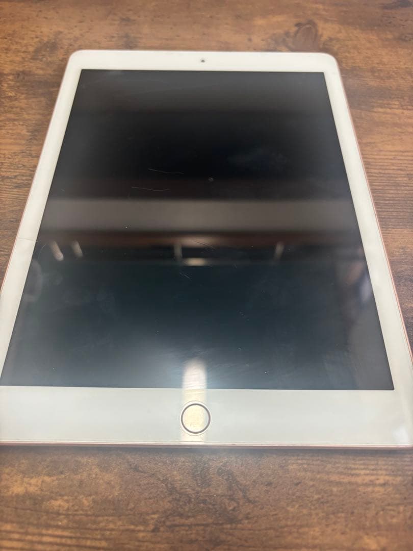 Apple iPad 本体　ゴールド　第６世代