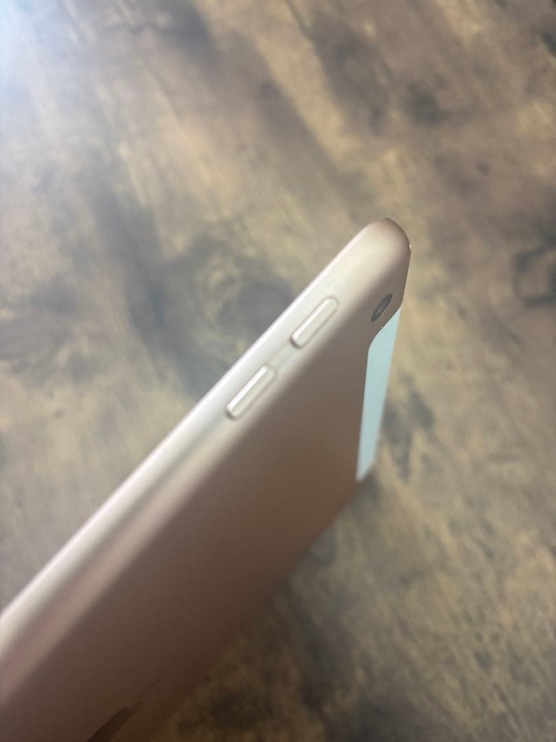Apple iPad 本体　ゴールド　第６世代