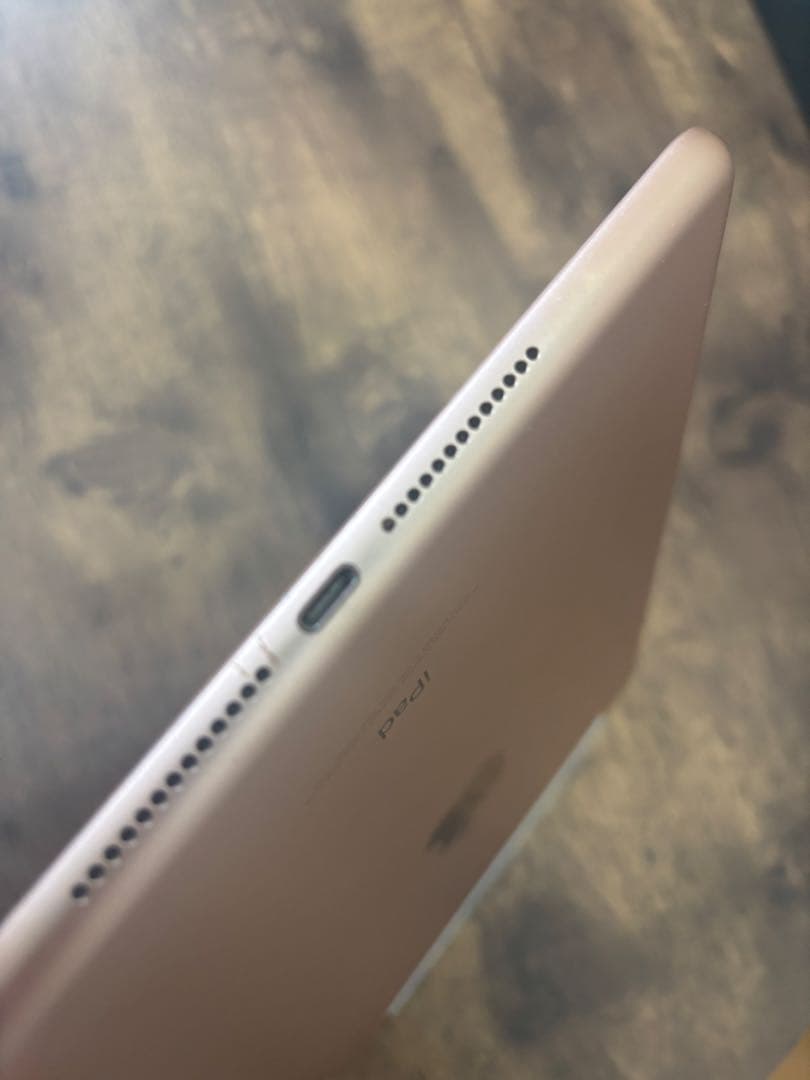 Apple iPad 本体　ゴールド　第６世代