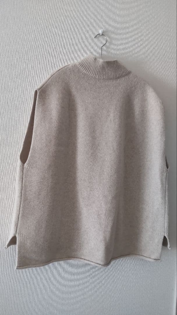 HAU \"lap\" カシミヤウールベスト