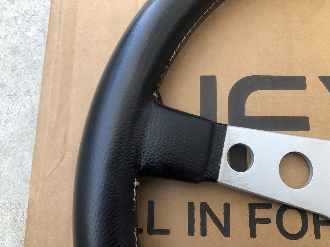 MOMO プロトタイプ シルバースポーク ステアリングホイール