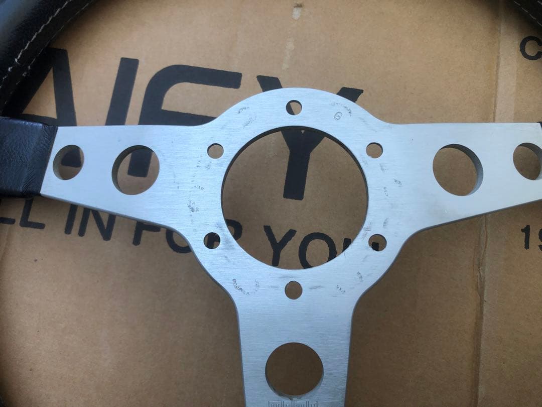 MOMO プロトタイプ シルバースポーク ステアリングホイール