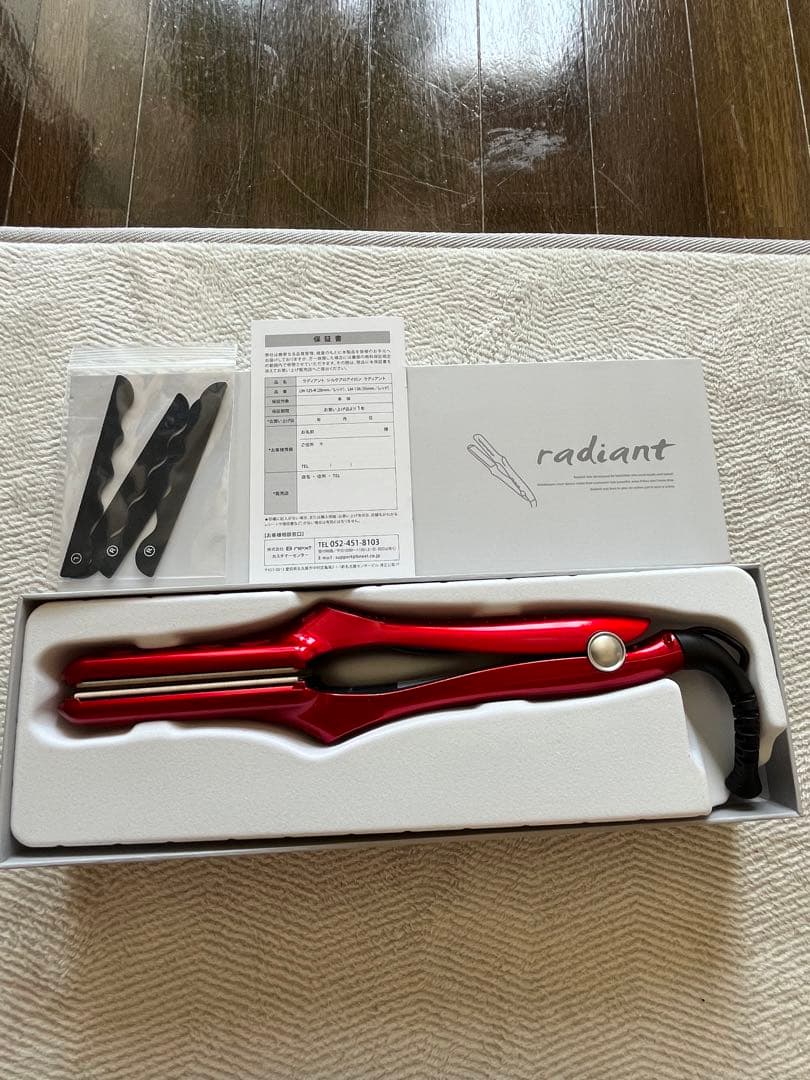 radiant 一般家庭用ヘアアイロン レッド35ミリ（箱は白箱です）