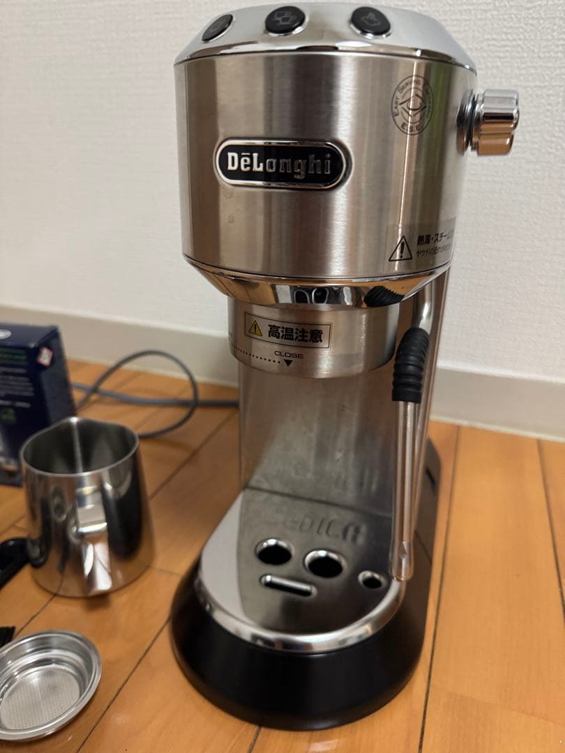 DeLonghi エスプレッソマシン デロンギ　デディカアルテ　EC885J