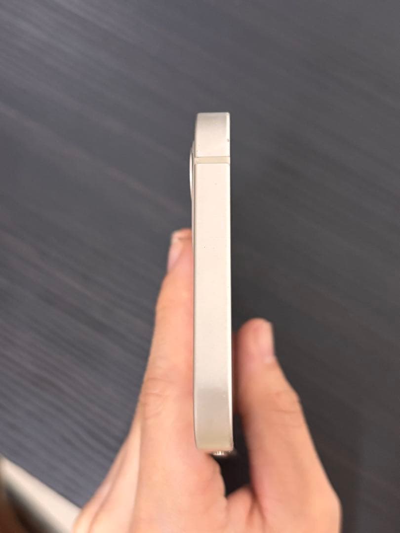 Apple iPhone 12 本体 ホワイト　SIMフリー