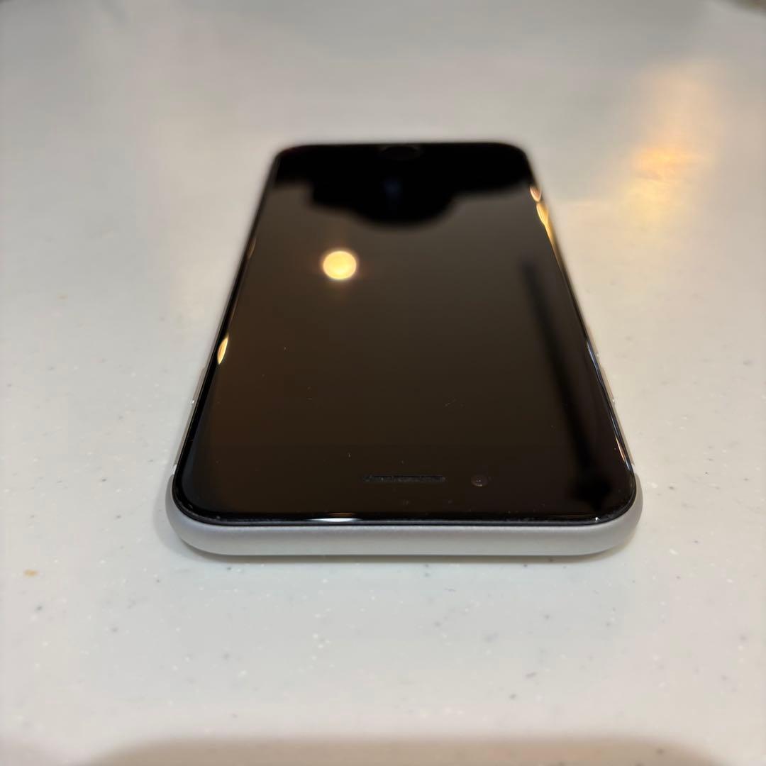 Apple iPhone SE 第二世代 ホワイト SIMロックなし