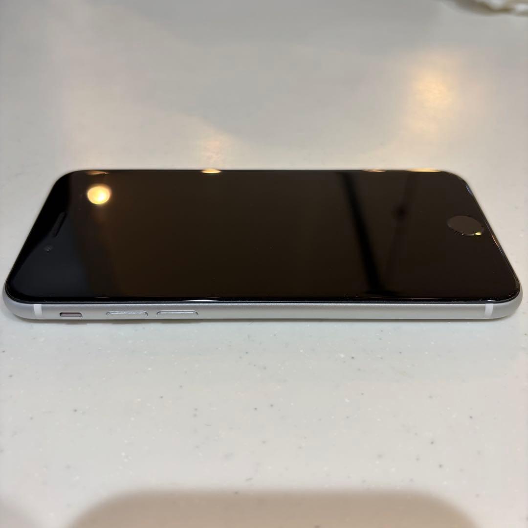 Apple iPhone SE 第二世代 ホワイト SIMロックなし