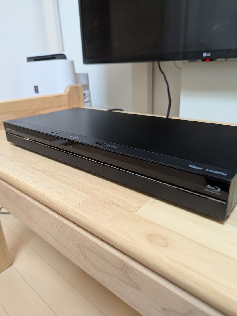 SHARP AQUOS ブルーレイレコーダー BD-NW1100　2017年製