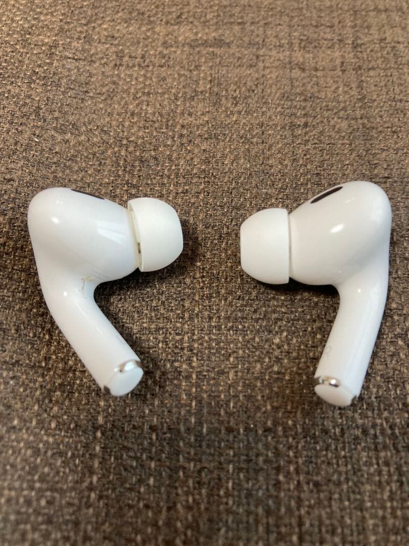 AirPods PRO2本体 美品 充電ケーブル付き＋ESR保護ケース付き