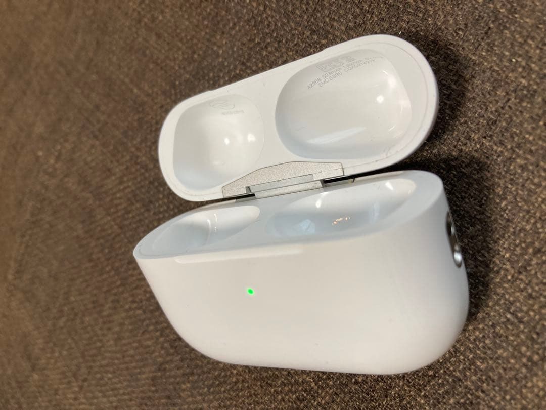 AirPods PRO2本体 美品 充電ケーブル付き＋ESR保護ケース付き