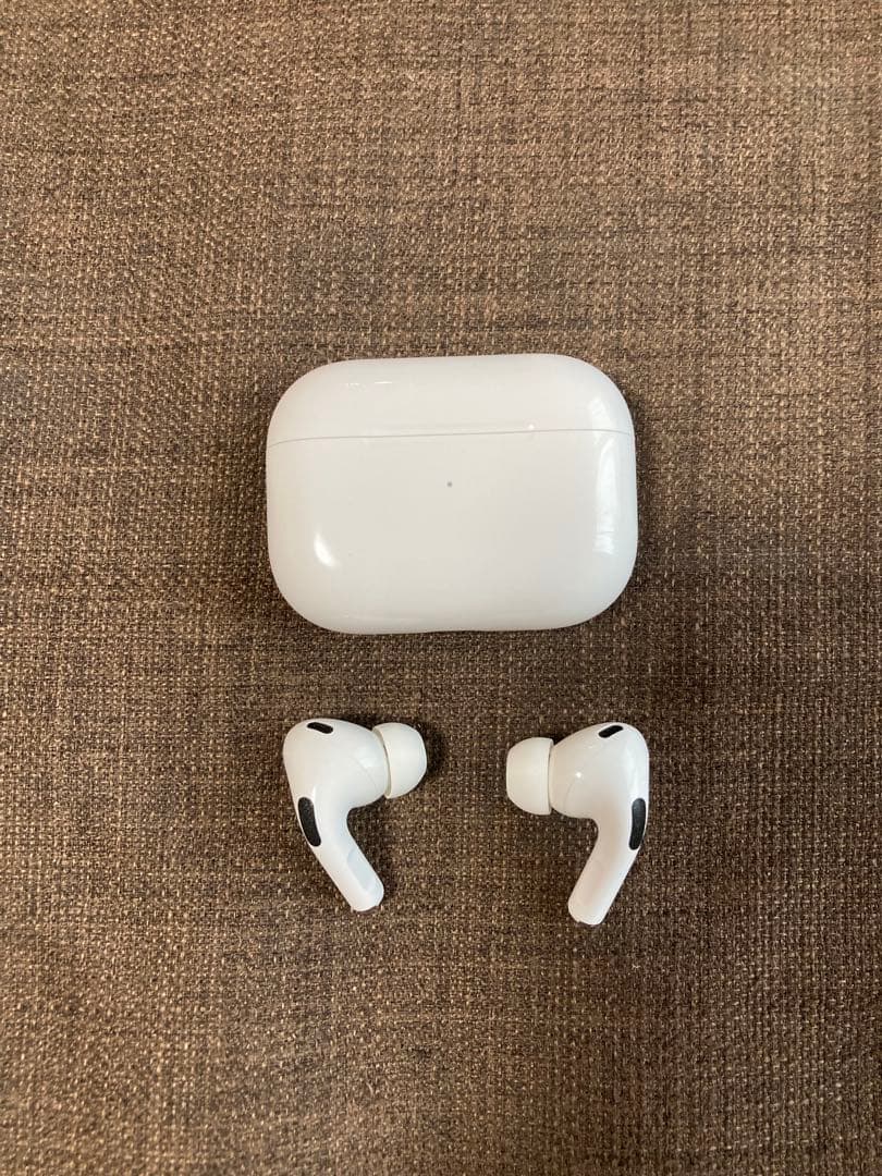 AirPods PRO2本体 美品 充電ケーブル付き＋ESR保護ケース付き