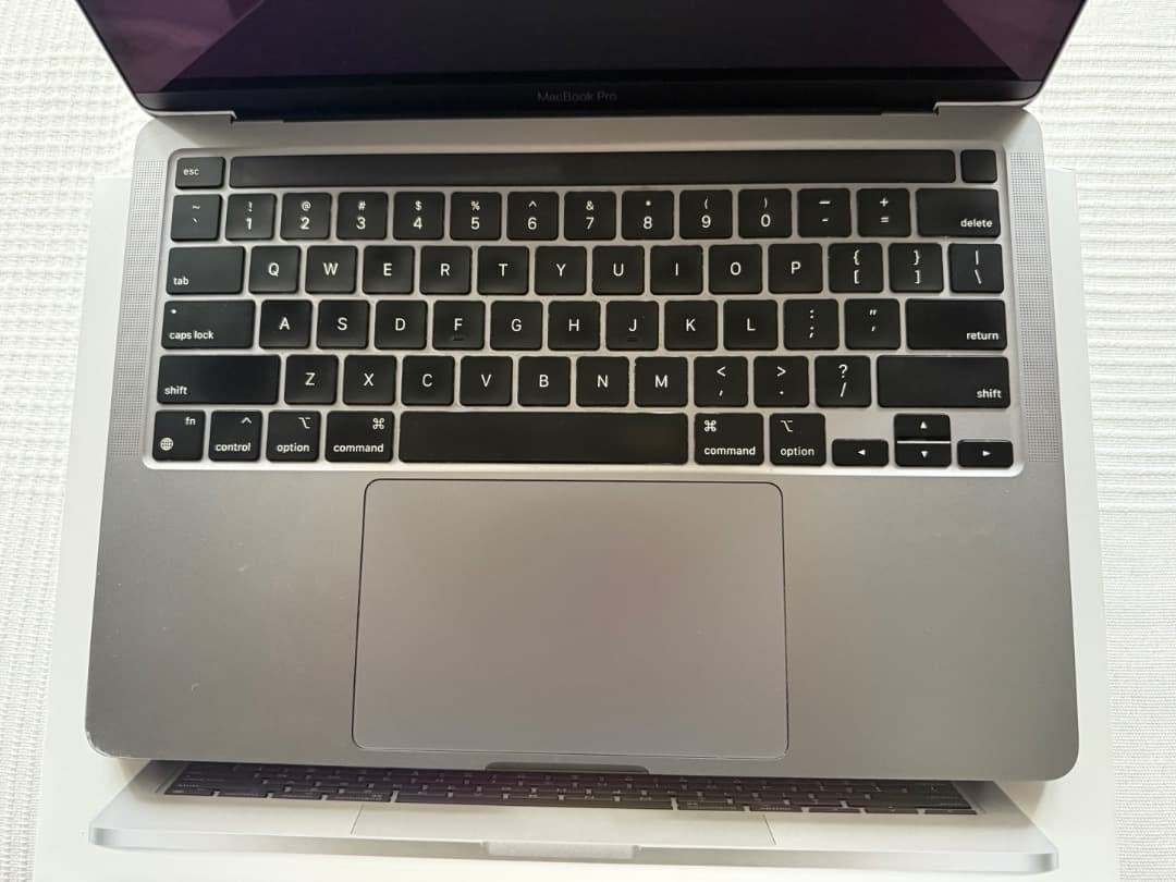 MacBook Pro M2。13インチ。16GB/256GB