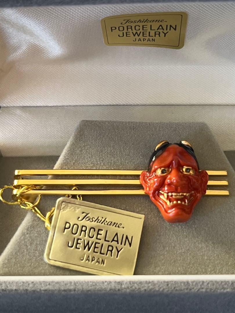 Toshikane 鬼のネクタイピン 陶器製