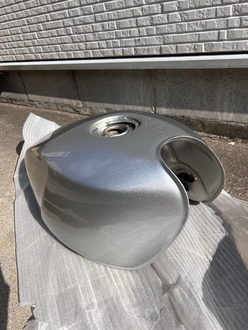 ［美品］　ゼファーカイχ タンク　純正シルバー