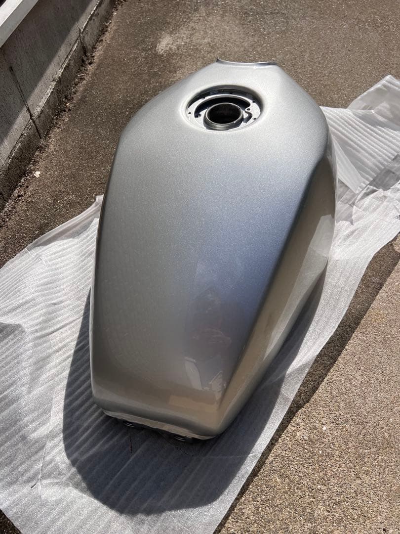 ［美品］　ゼファーカイχ タンク　純正シルバー