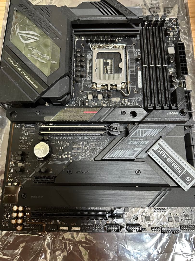 ROG STRIX Z690-F GAMING WIFI 本体