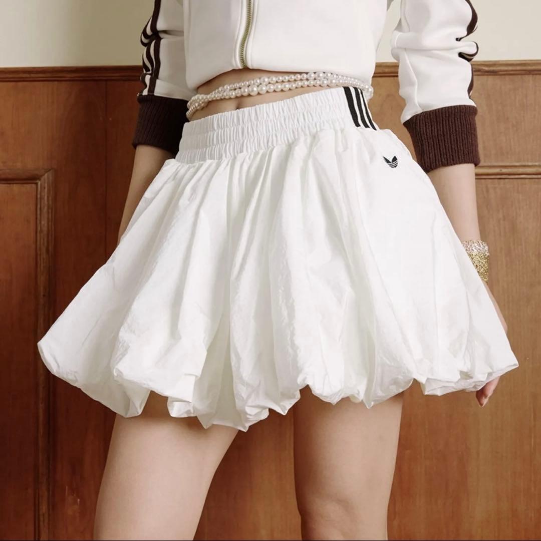 adidas ホワイトミニスカート