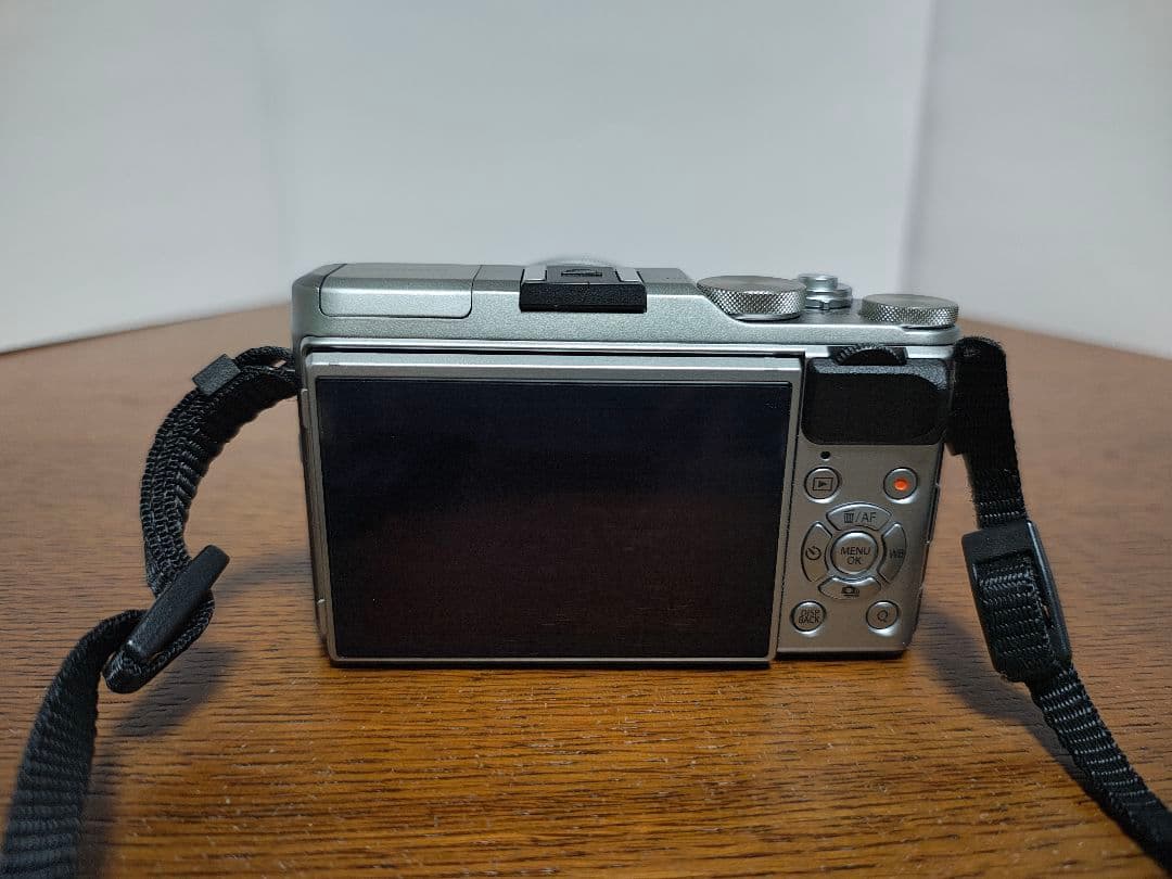 Fujifilm X-A5 ミラーレス一眼 15-45mm　シルバー