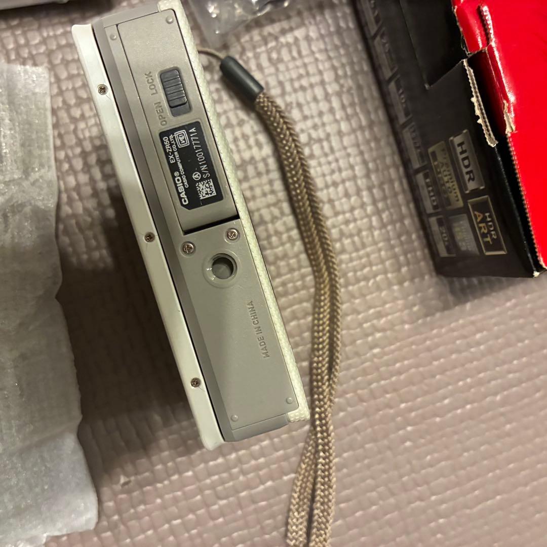 CASIO EXILIM EX-ZR50 ホワイト　カシオ　デジタルカメラ