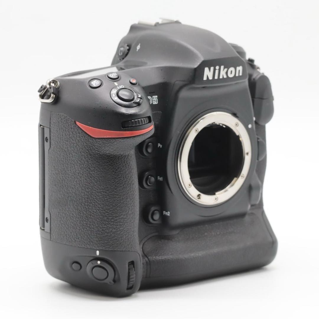 【元箱付き・ショット数8,863】Nikon D5 (CF-Type)
