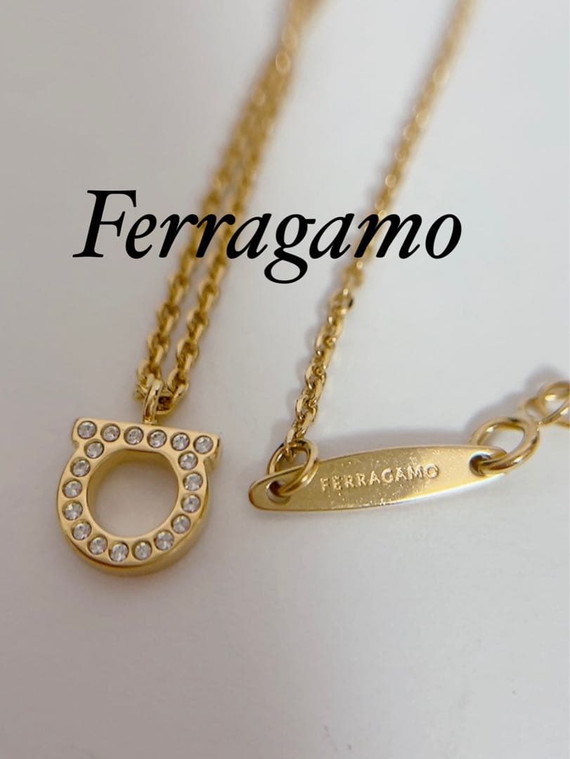 フェラガモ Ferragamo ネックレス　ゴールド 未使用に近い