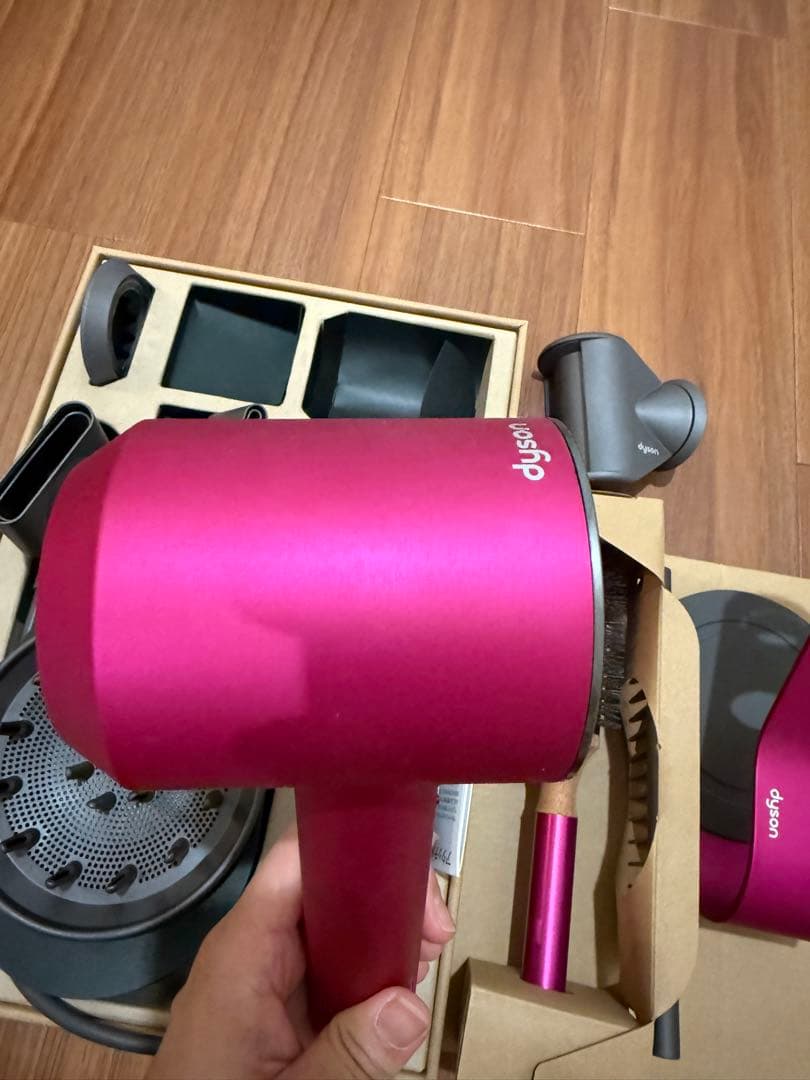 Dyson ヘアドライヤー 限定色＆限定付属品(母の日) ＋浮き毛ツール