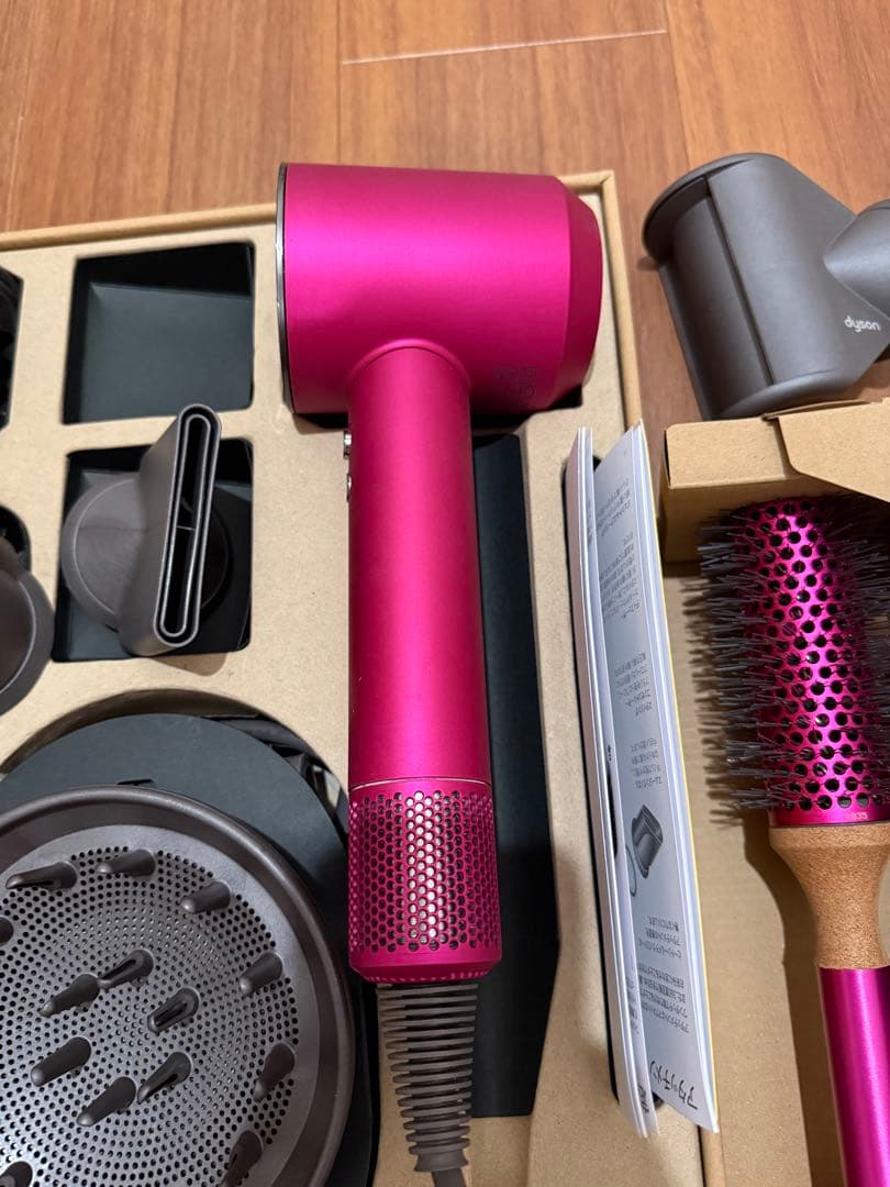 Dyson ヘアドライヤー 限定色＆限定付属品(母の日) ＋浮き毛ツール