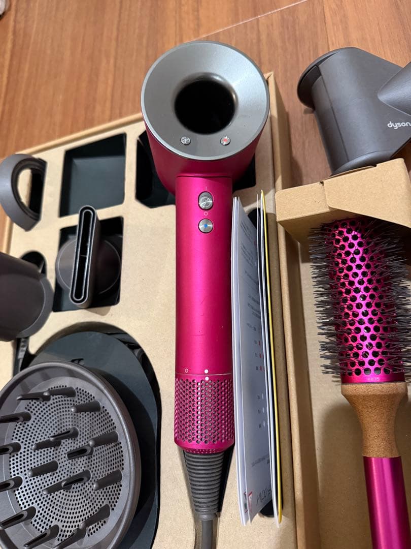 Dyson ヘアドライヤー 限定色＆限定付属品(母の日) ＋浮き毛ツール