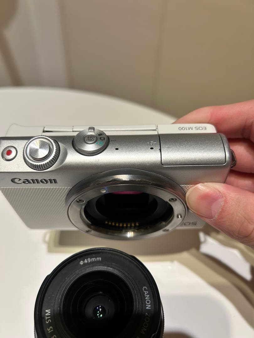 【値下げ中❗️】Canon EOS M100 ミラーレスカメラ