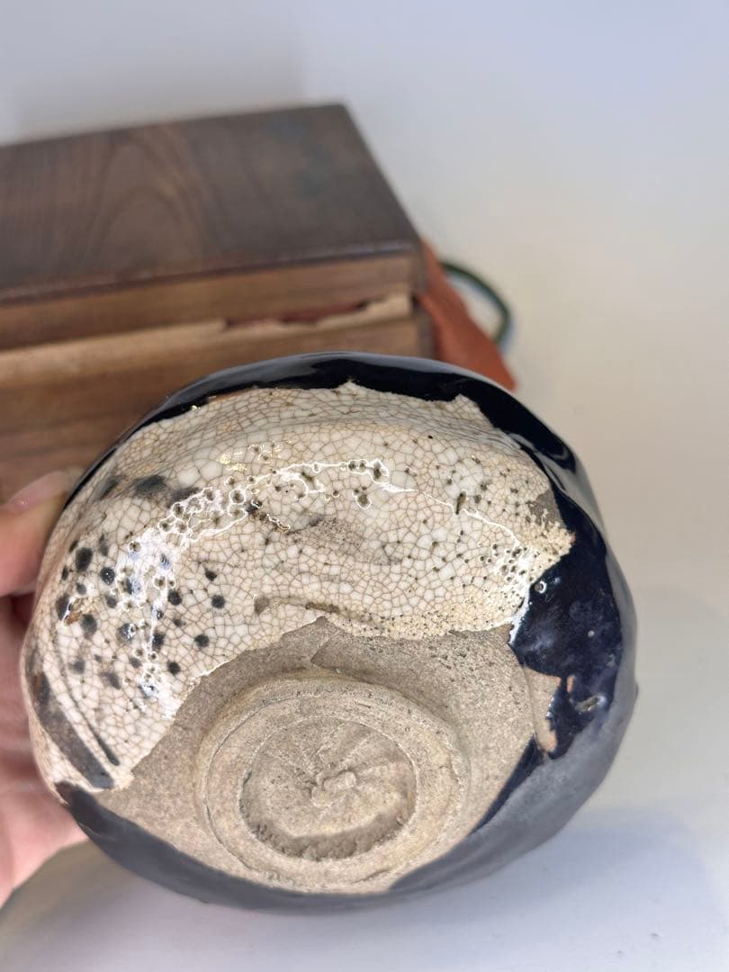 織部焼 日本製 黒釉 茶碗 茶道具 共箱 共布 底款有り